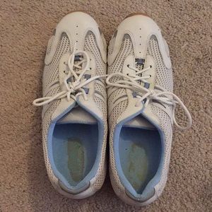 White Hush Puppies tennis shoes